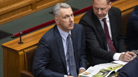 Lemondott parlamenti mandátumáról Lázár János