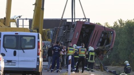 Több halálos áldozata van az M3-as buszbalesetnek
