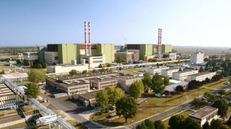 Zuhanyzókat biztosít a paksi önkormányzat az atomerőmű leállítása miatt melegvíz nélkül maradó paksiaknak