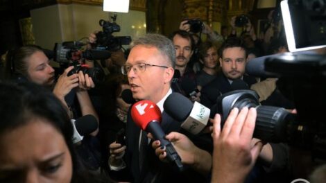 Felfüggesztették Hankó Balázs volt miniszter mentelmi jogát