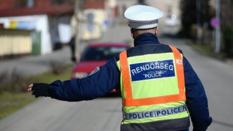 Fokozott figyelemre van szükség az iskolák környékén