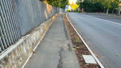Megkezdődött az Arad utcai járda helyreállítása Sárospatakon