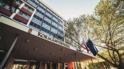 Nyílt pályázaton keresik a fővárosi és kilenc megyei kormányhivatal új vezetőjét
