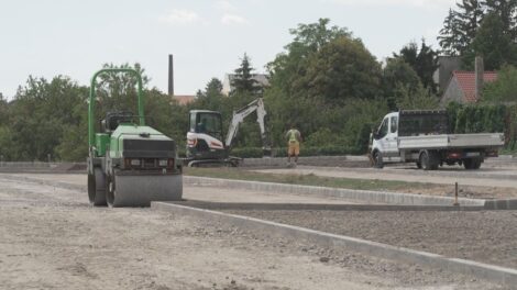 Zajlik az Árpád utcai parkoló kialakítása Sátoraljaújhelyen