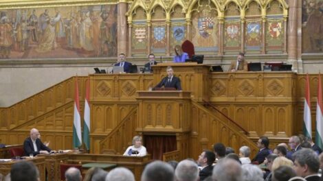 Béremeléseket és nyugdíjas Szép-kártyát jelentett be a miniszterelnök