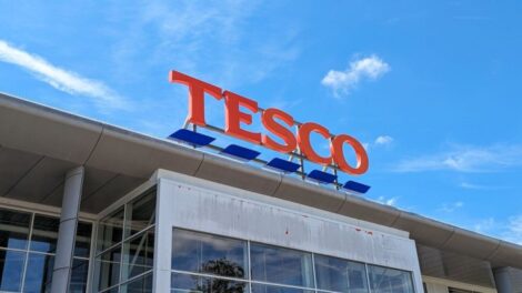 Eladja csehországi és szlovákiai üzlethálózatát a Tesco, Magyarországon egyelőre maradnak