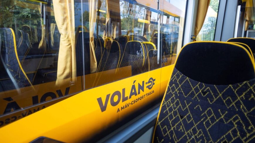 img_Emeletes_buszok_erkeznek_a_Volanhoz