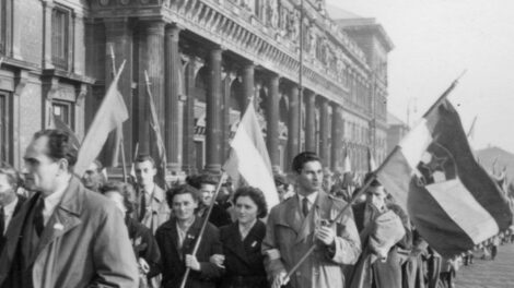 Napos, enyhe idő kísérte az 1956-os forradalom kezdetét