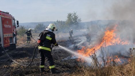 Tizennyolc szabadtéri tűzhöz riasztották a tűzoltókat Borsod-Abaúj-Zemplénben