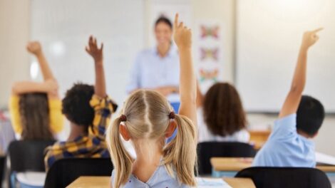 Átlagosan 5,5 százalékkal emelkedik a pedagógusok bére